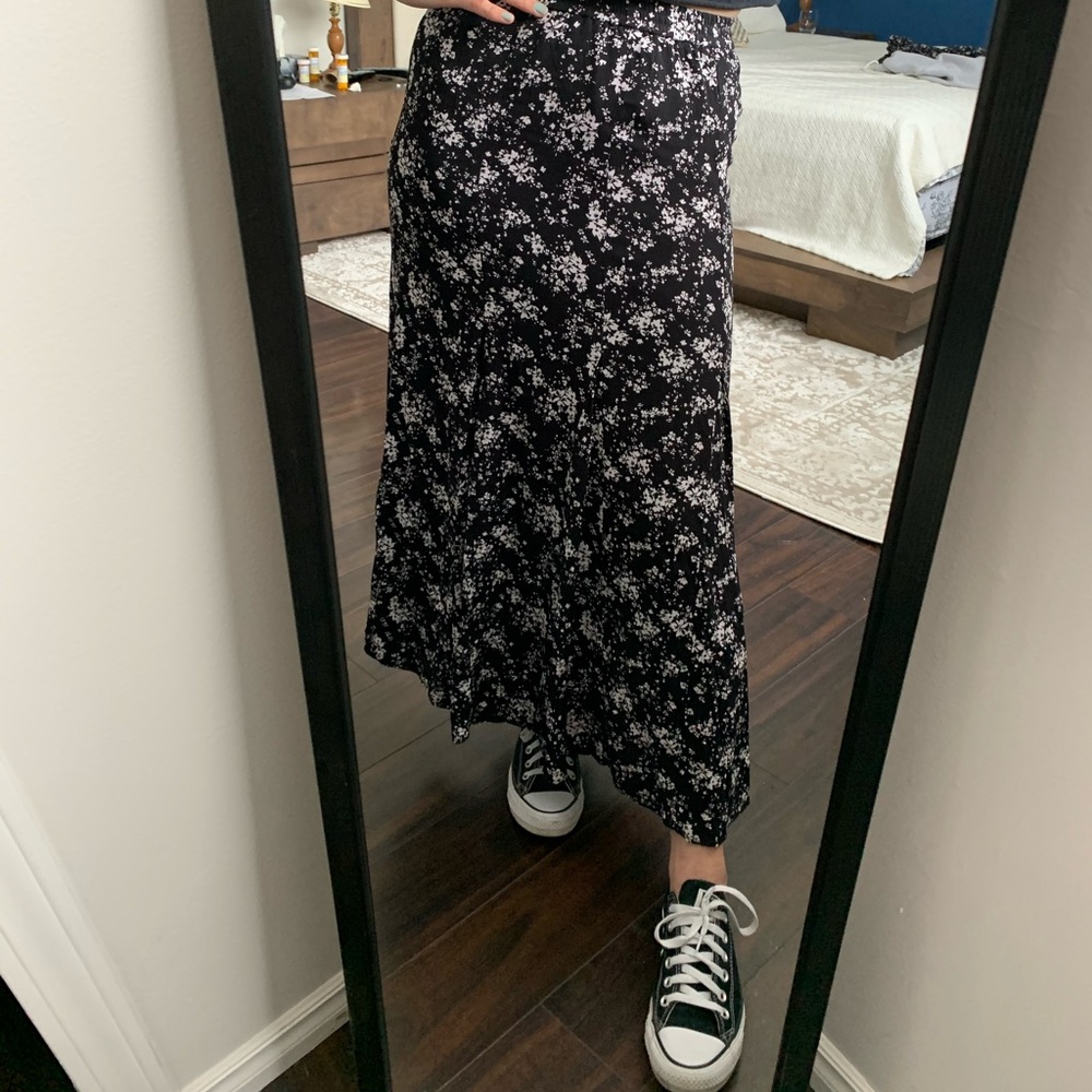 Uniqlo - High Waisted Floral Skirt